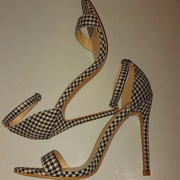 Houndstooth Heels - Picture 2 of 6